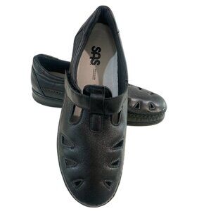 SAS Roamer Navy Leather Loafer Size 9 W Cut Out Mary Jane Closed Toe Casual